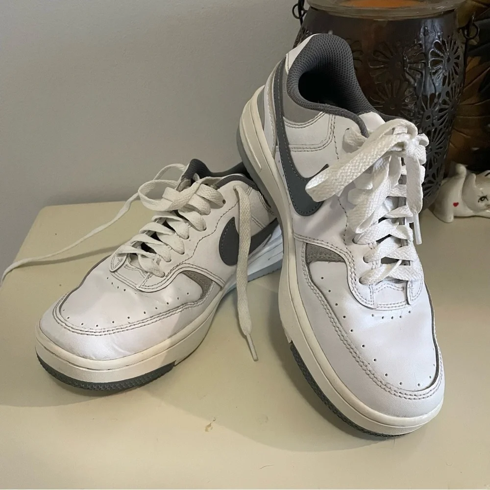 Nike White and Gray woman’s size 6.5 Sneakers - Picture 6 of 8